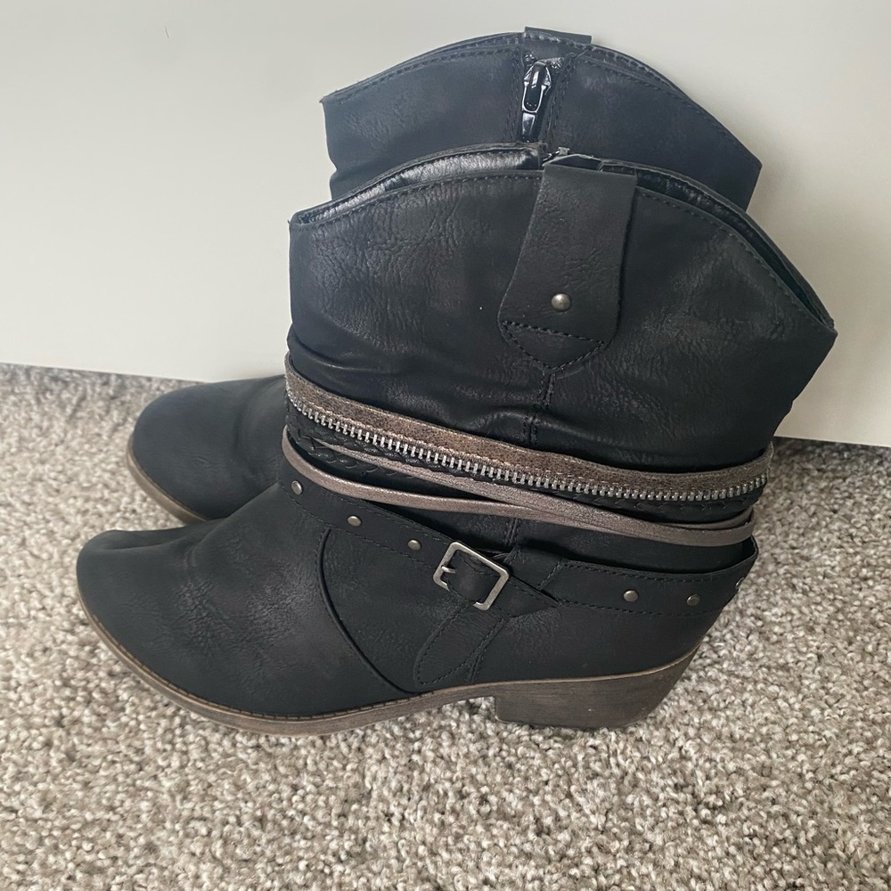 NWOT  Black Women’s Moto Boots